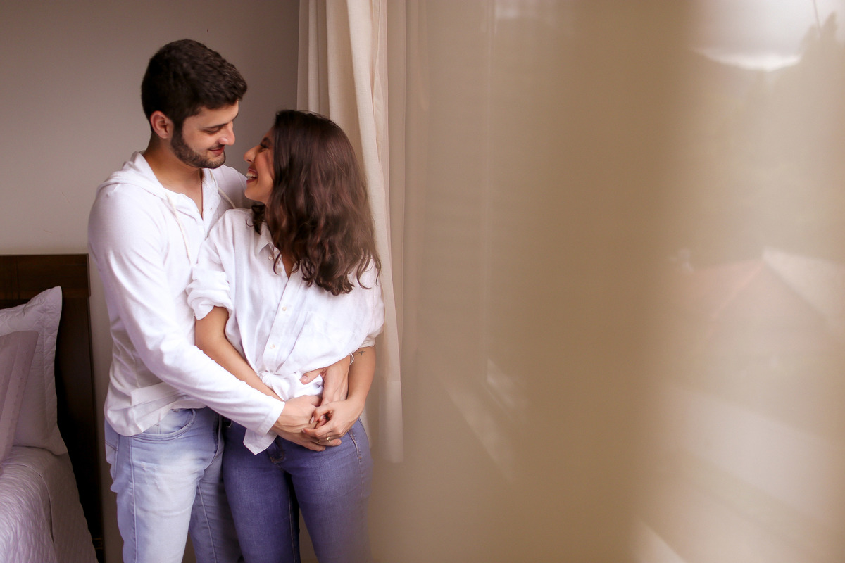 Ensaio de pré casamento em casa na cidade de CARANGOLA - MG Mariana e Weslei