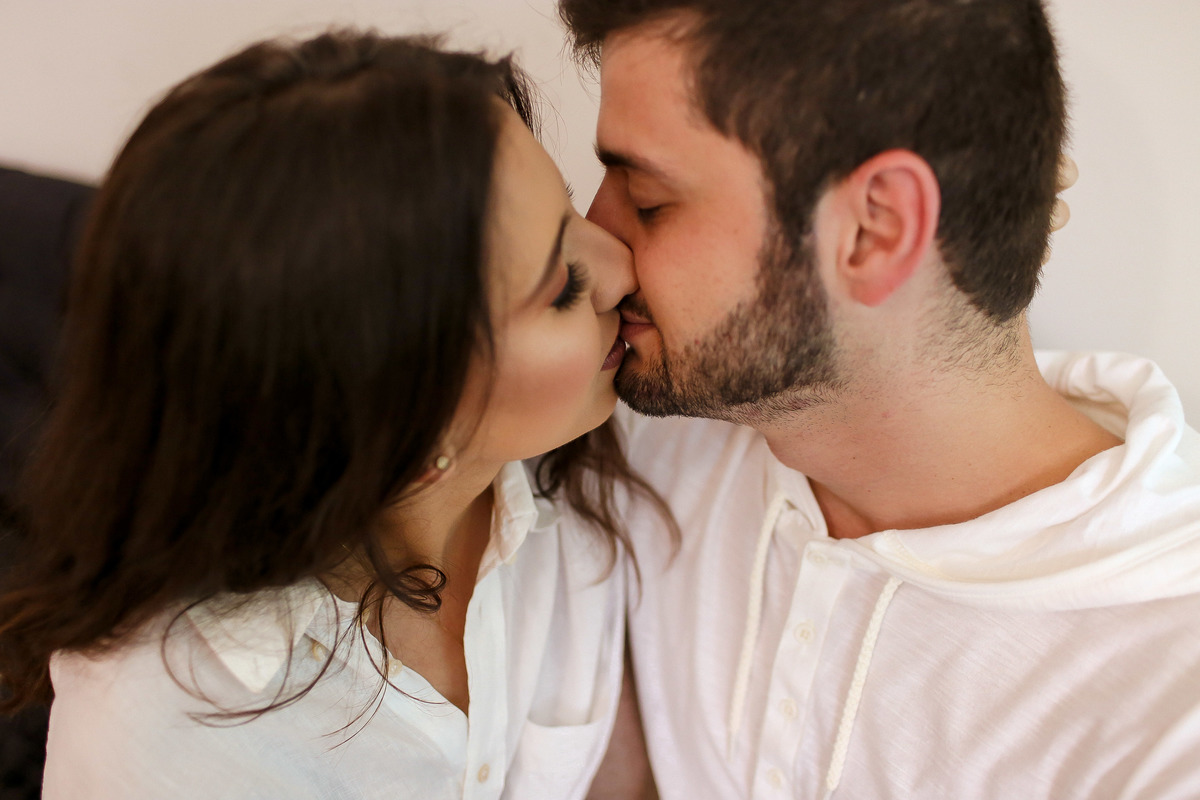 Ensaio de pré casamento em casa na cidade de CARANGOLA - MG Mariana e Weslei