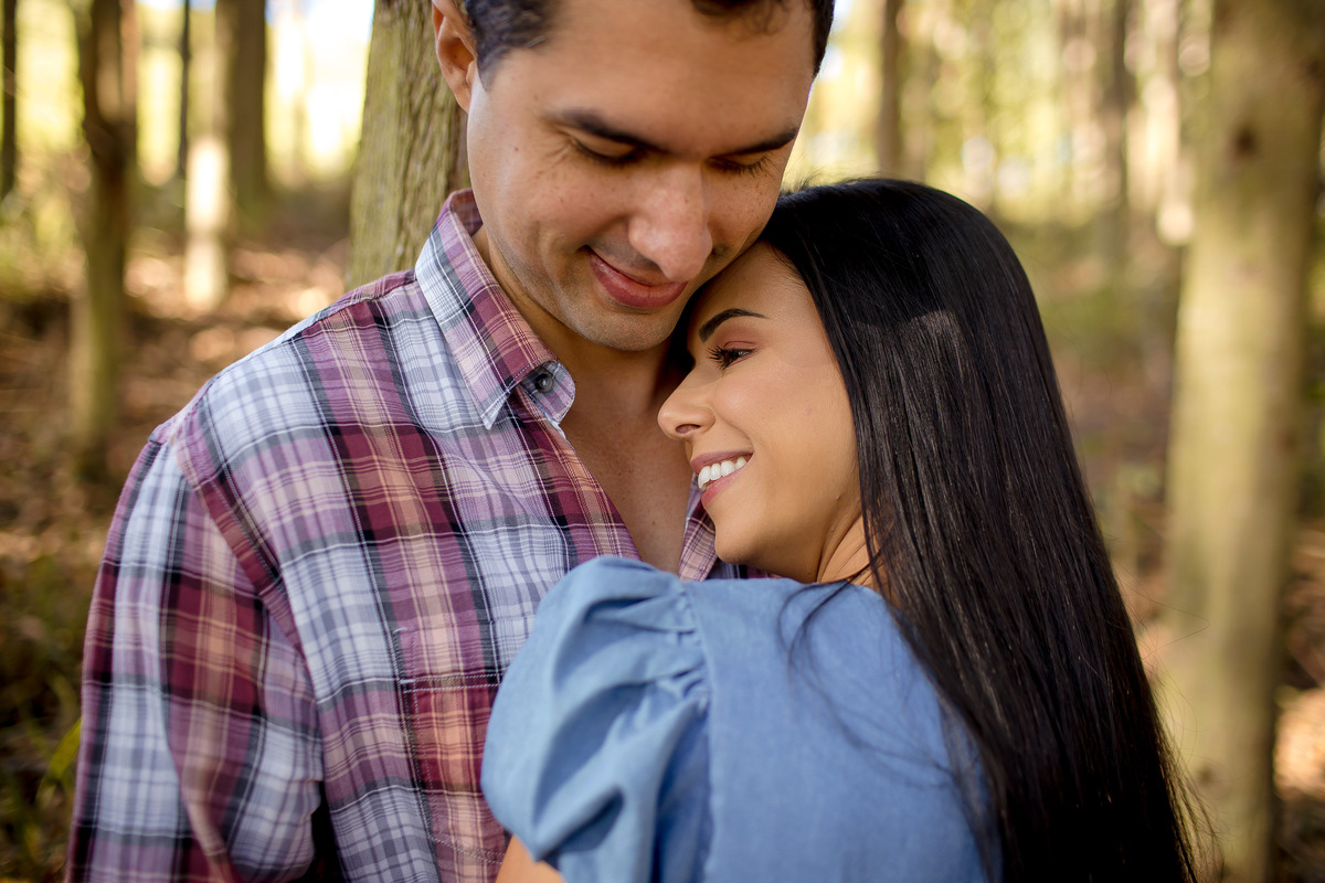 Ensaio fotográfico, pré casamento em São Francisco do Glória - fotos de casamento - Ensaio em Eucalipto, floresta de eucalipto, Patrícia e Caio