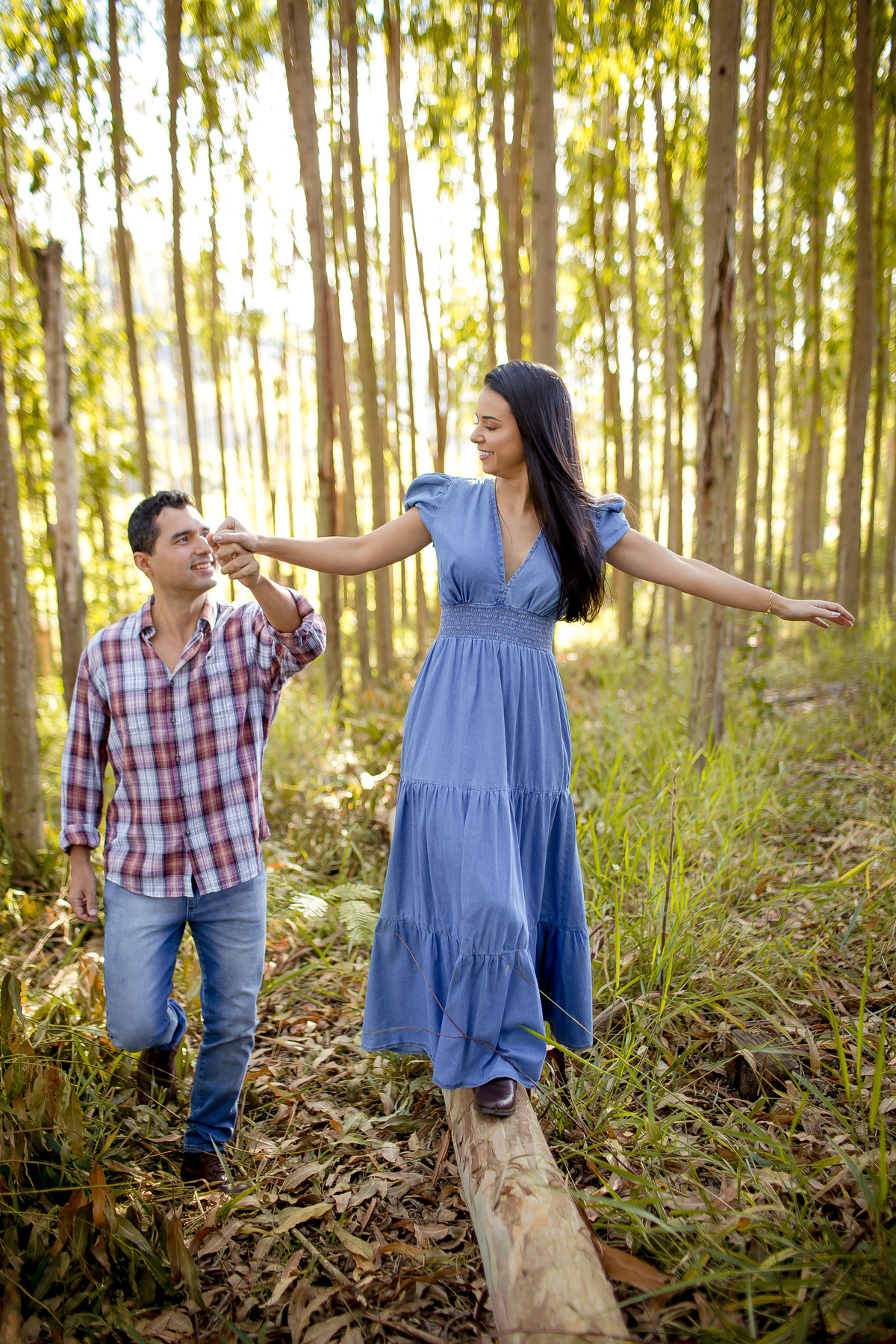 Ensaio fotográfico, pré casamento em São Francisco do Glória - fotos de casamento - Ensaio em Eucalipto, floresta de eucalipto, Patrícia e Caio