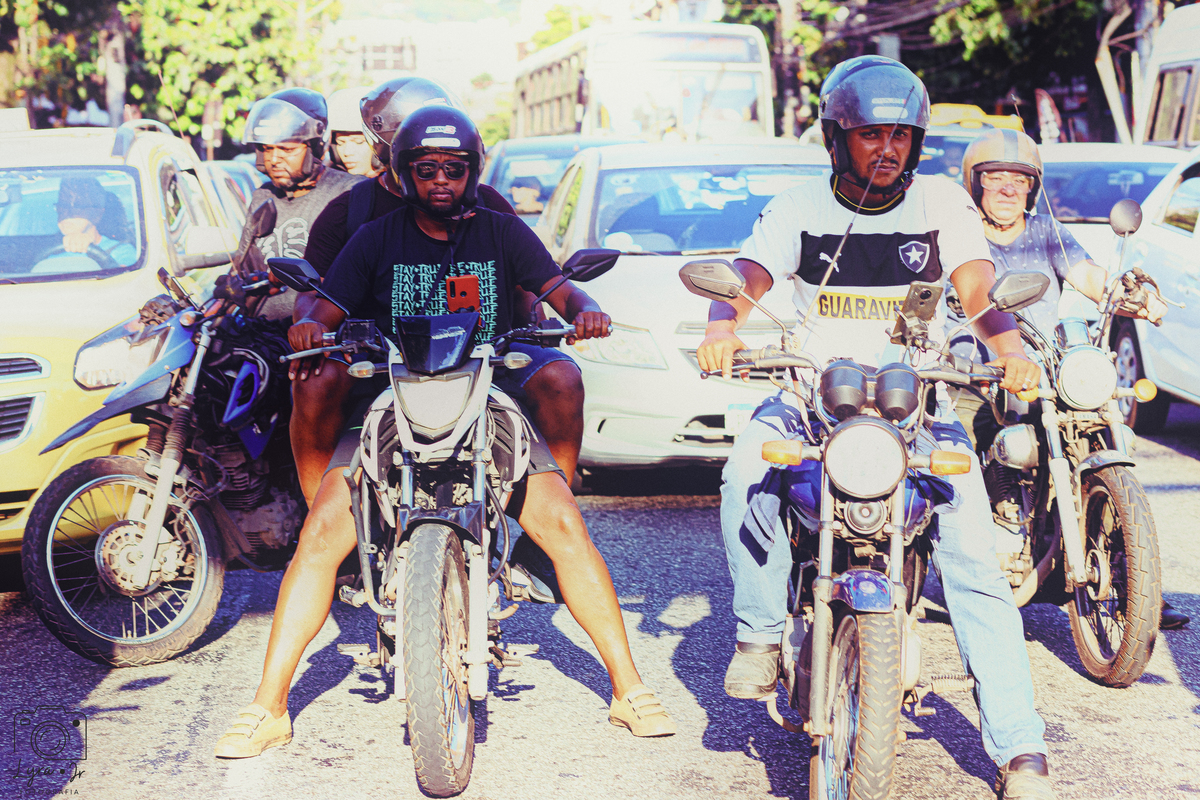 a minha série Contrastes, uma visão Color e Preto branco, a tônica da compreensão da edição da foto muda de acordo com momento e olhar do fotógrafo e de quem olha pra ser fotografado.

Local : Bairro Freguesia Jacarepaguá
Cidade : @riodejaneiro

Fotógrafo