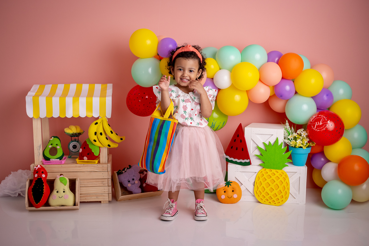 ensaio quitandinha - quitandinha infantil - pré festa três aninhos - ensaio infantil - ensaio feira -frutinhas -melancia -quitanda da Maitê - frutas - Rio de Janeiro - RJ