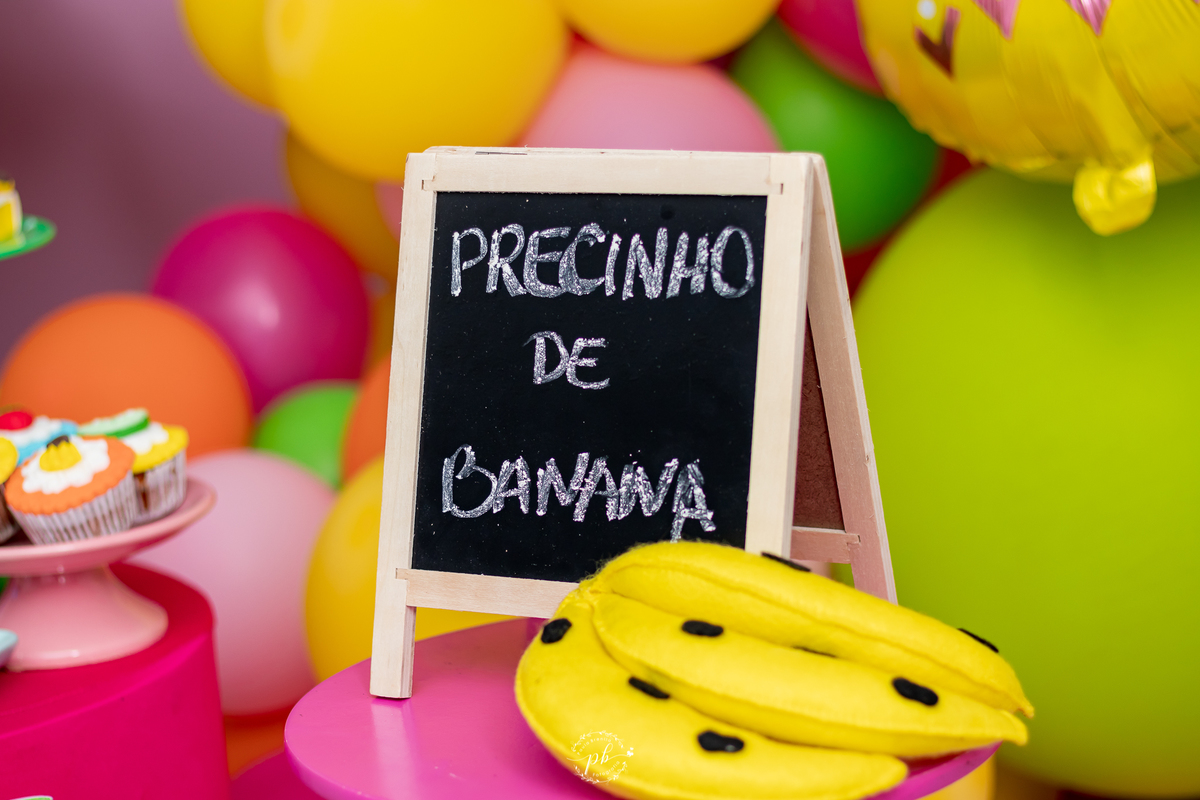 bolo frutas - festa quitandinha - festa feira - quitandinha da maitê - garota festeira - festa infantil - Rio de Janeiro - RJ - Quintino 