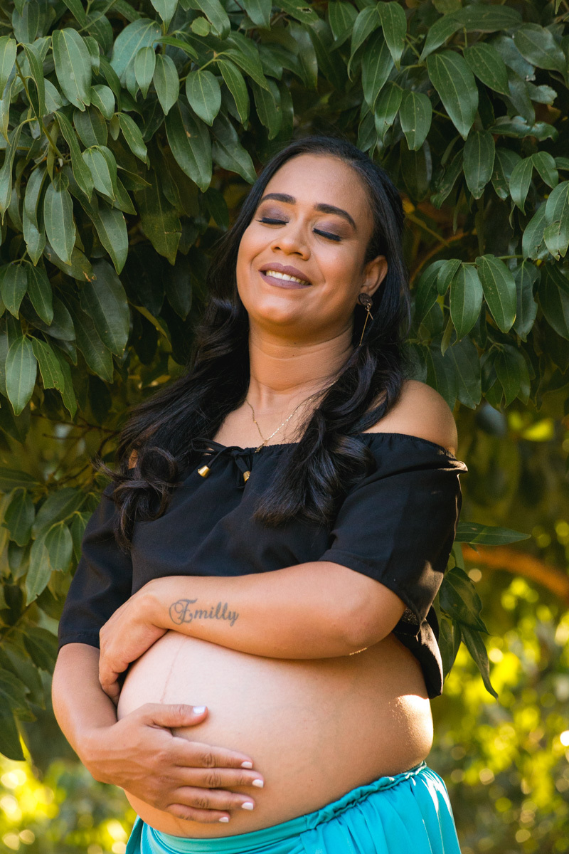 ensaiogestante ensaio de casal, foto de casal, foto de gravida , ensaio de gravida, foto externa de gravida, foto de gestante, foto de casal, ensaio de mãe e filho, riacho de santana, bom jesus da lapa, thaty  alves fotografia, bahia, foto sorrindo , feli