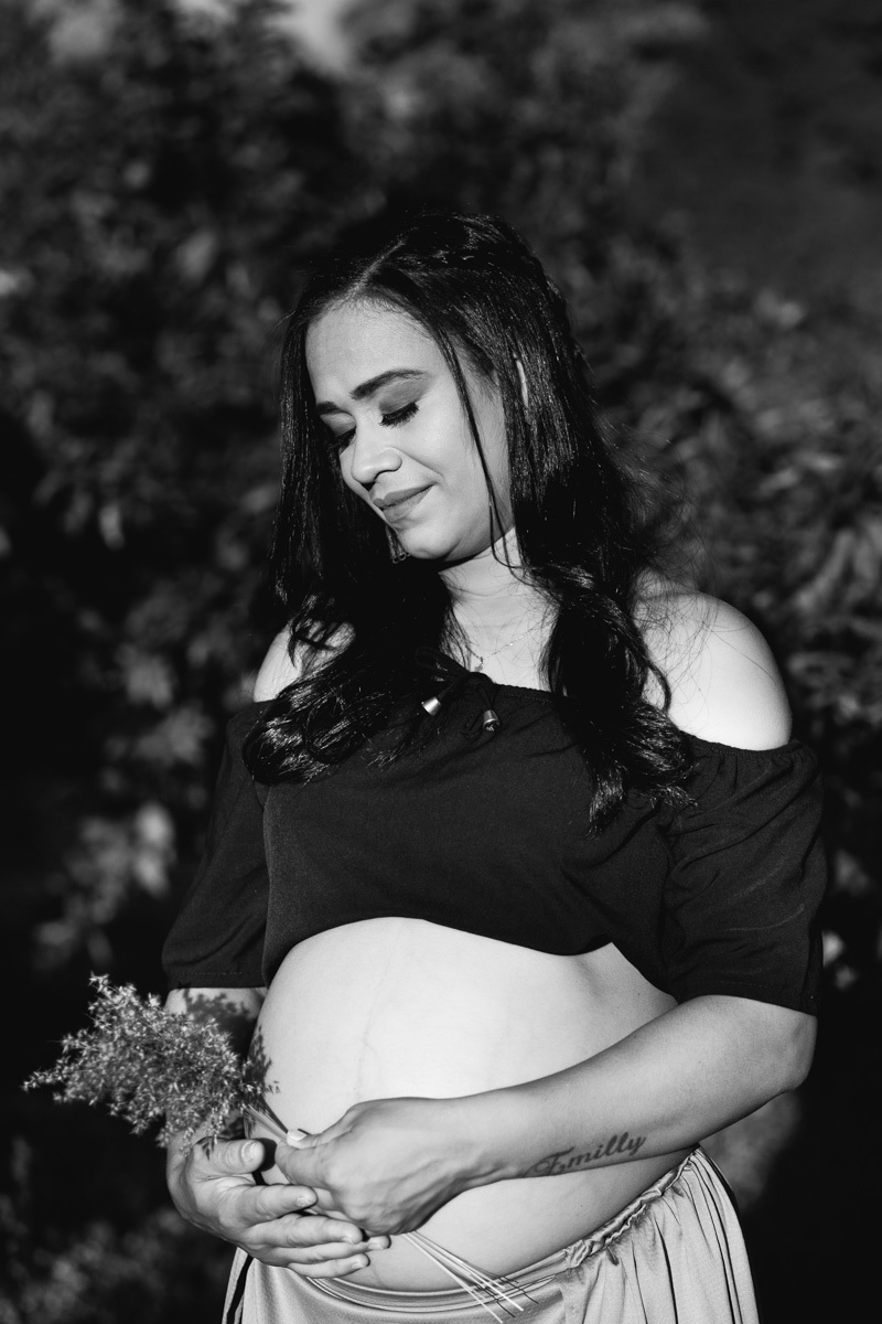 ensaiogestante ensaio de casal, foto de casal, foto de gravida , ensaio de gravida, foto externa de gravida, foto de gestante, foto de casal, ensaio de mãe e filho, riacho de santana, bom jesus da lapa, thaty  alves fotografia, bahia, foto sorrindo , feli