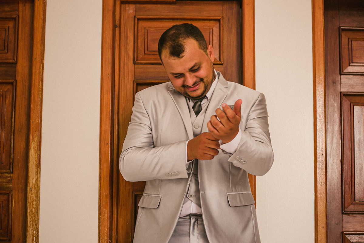 .. #noiva #wedding #weddingday #universodasnoivas #weddingdress #casamento #vestidodenoiva #madrinha#dresses #instadress #bride #weddinginspiration #lapisdenoiva #casamento #fotografodecasamento #weddingphotographer #esession#ensaio #fotografiadecasamento