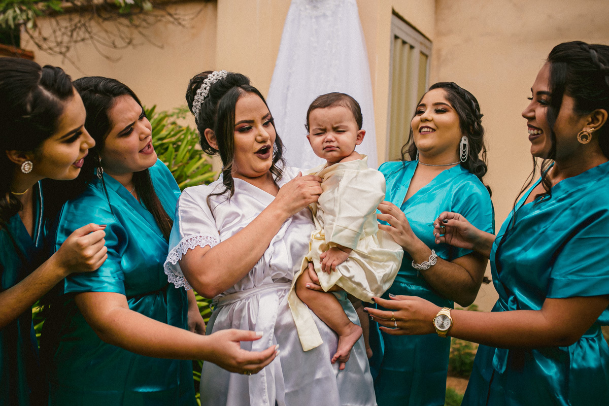 .. #noiva #wedding #weddingday #universodasnoivas #weddingdress #casamento #vestidodenoiva #madrinha#dresses #instadress #bride #weddinginspiration #lapisdenoiva #casamento #fotografodecasamento #weddingphotographer #esession#ensaio #fotografiadecasamento