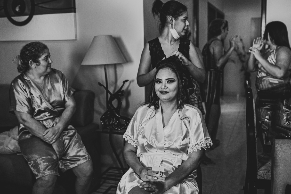 .. #noiva #wedding #weddingday #universodasnoivas #weddingdress #casamento #vestidodenoiva #madrinha#dresses #instadress #bride #weddinginspiration #lapisdenoiva #casamento #fotografodecasamento #weddingphotographer #esession#ensaio #fotografiadecasamento