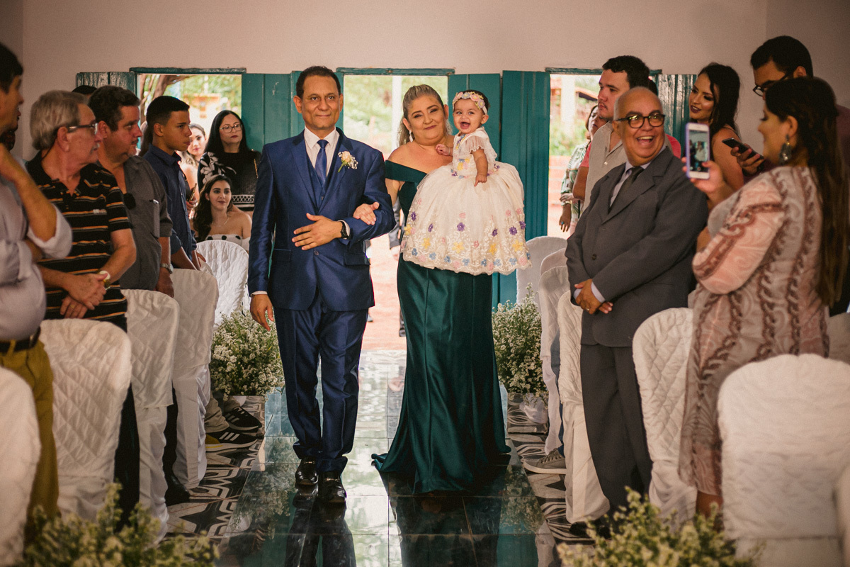 .. #noiva #wedding #weddingday #universodasnoivas #weddingdress #casamento #vestidodenoiva #madrinha#dresses #instadress #bride #weddinginspiration #lapisdenoiva #casamento #fotografodecasamento #weddingphotographer #esession#ensaio #fotografiadecasamento