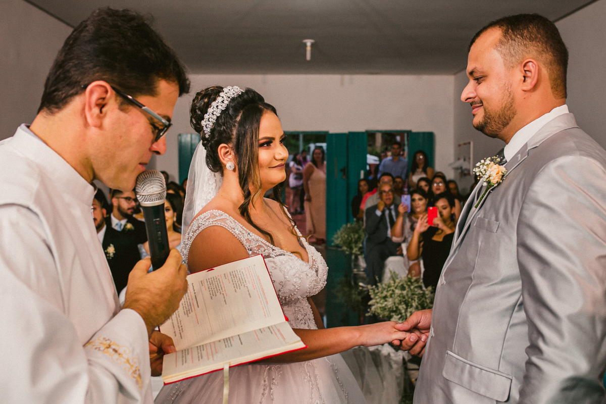 .. #noiva #wedding #weddingday #universodasnoivas #weddingdress #casamento #vestidodenoiva #madrinha#dresses #instadress #bride #weddinginspiration #lapisdenoiva #casamento #fotografodecasamento #weddingphotographer #esession#ensaio #fotografiadecasamento