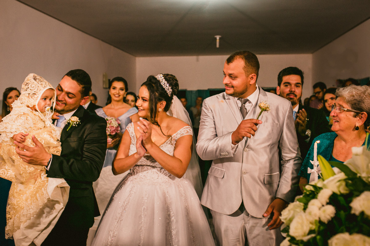 .. #noiva #wedding #weddingday #universodasnoivas #weddingdress #casamento #vestidodenoiva #madrinha#dresses #instadress #bride #weddinginspiration #lapisdenoiva #casamento #fotografodecasamento #weddingphotographer #esession#ensaio #fotografiadecasamento