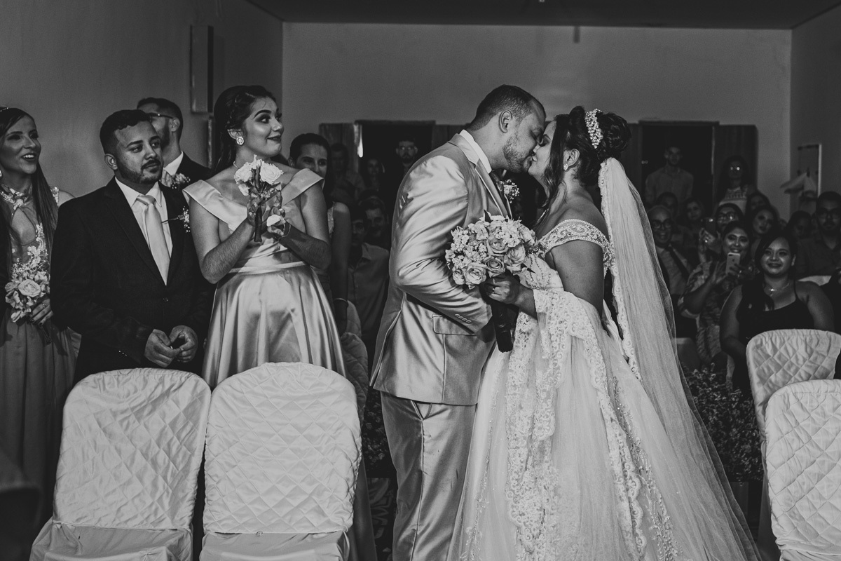 .. #noiva #wedding #weddingday #universodasnoivas #weddingdress #casamento #vestidodenoiva #madrinha#dresses #instadress #bride #weddinginspiration #lapisdenoiva #casamento #fotografodecasamento #weddingphotographer #esession#ensaio #fotografiadecasamento