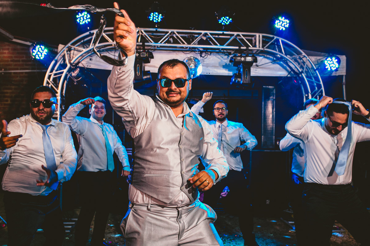 .. #noiva #wedding #weddingday #universodasnoivas #weddingdress #casamento #vestidodenoiva #madrinha#dresses #instadress #bride #weddinginspiration #lapisdenoiva #casamento #fotografodecasamento #weddingphotographer #esession#ensaio #fotografiadecasamento