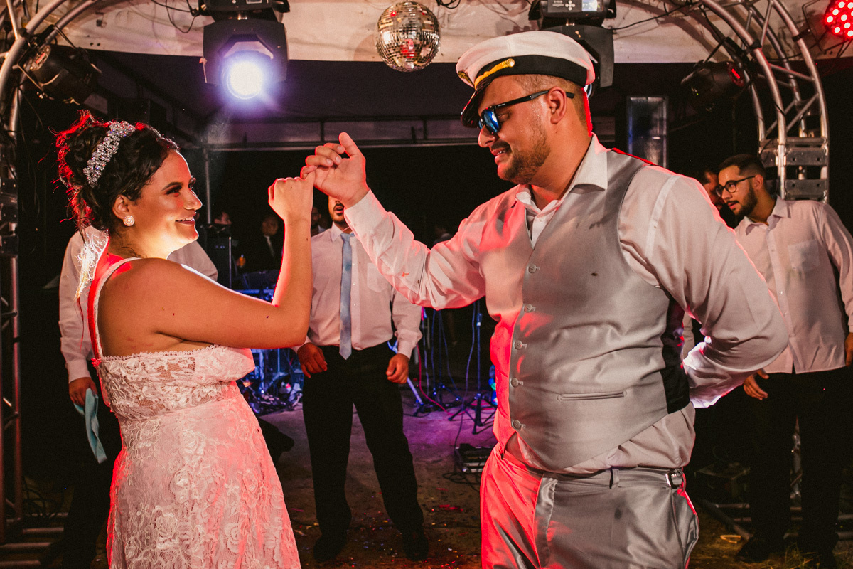 .. #noiva #wedding #weddingday #universodasnoivas #weddingdress #casamento #vestidodenoiva #madrinha#dresses #instadress #bride #weddinginspiration #lapisdenoiva #casamento #fotografodecasamento #weddingphotographer #esession#ensaio #fotografiadecasamento