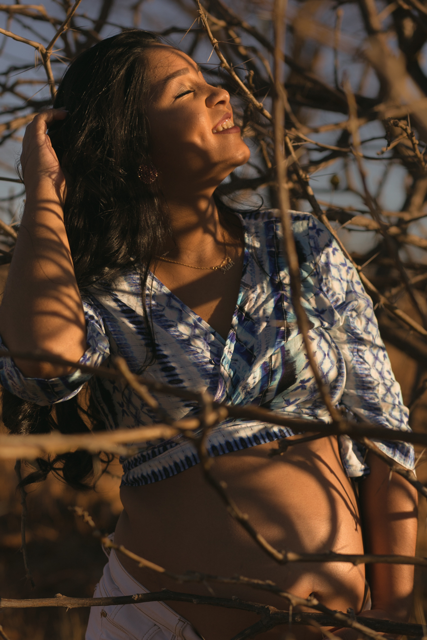 ensaiogestante ensaio de casal, foto de casal, foto de gravida , ensaio de gravida, foto externa de gravida, foto de gestante, foto de casal, ensaio de mãe e filho, riacho de santana, bom jesus da lapa, thaty  alves fotografia, bahia, foto sorrindo , feli