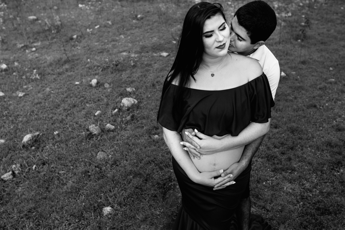 ensaiogestante ensaio de casal, foto de casal, foto de gravida , ensaio de gravida, foto externa de gravida, foto de gestante, foto de casal, ensaio de mãe e filho, riacho de santana, bom jesus da lapa, thaty  alves fotografia, bahia, foto sorrindo , feli