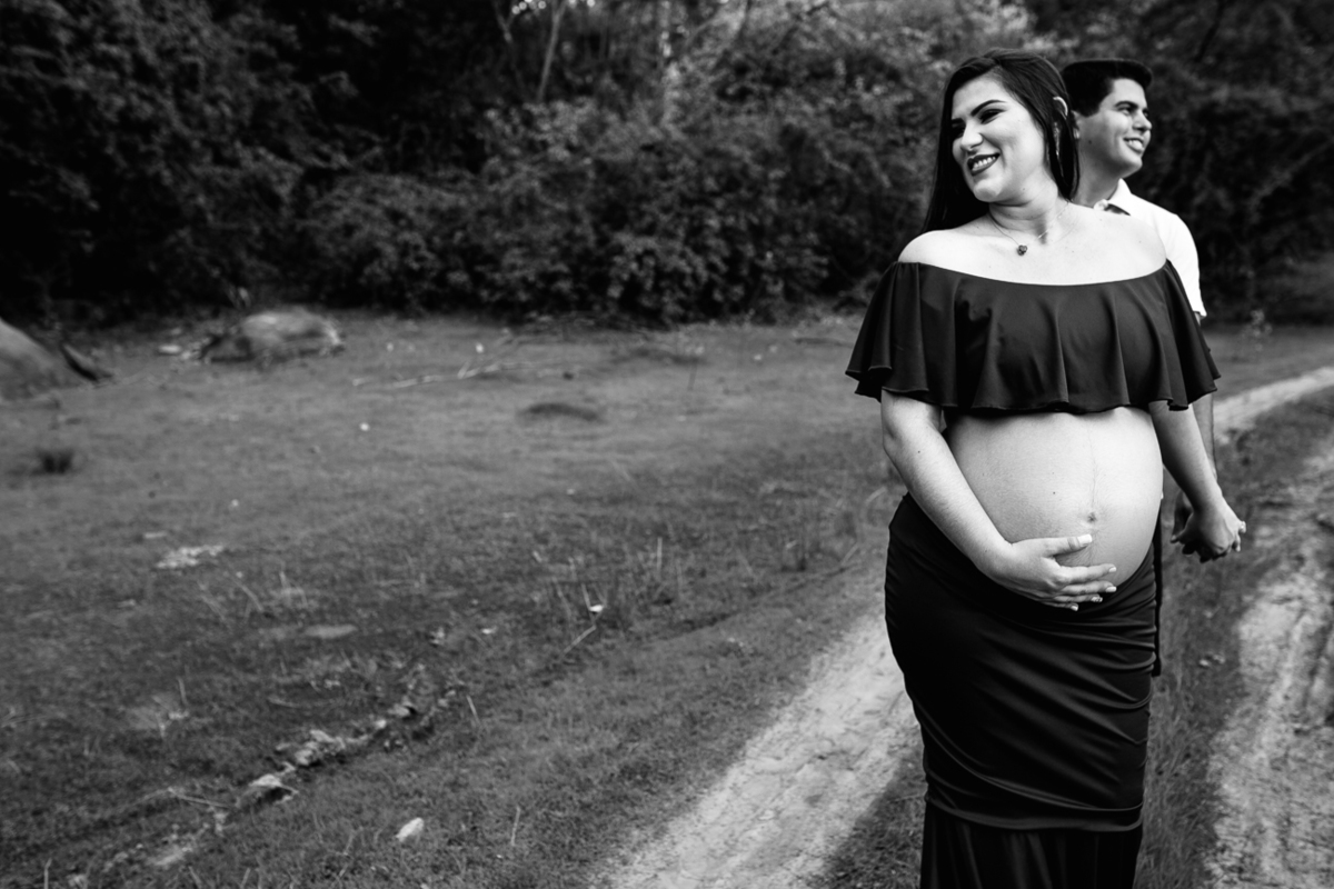 ensaiogestante ensaio de casal, foto de casal, foto de gravida , ensaio de gravida, foto externa de gravida, foto de gestante, foto de casal, ensaio de mãe e filho, riacho de santana, bom jesus da lapa, thaty  alves fotografia, bahia, foto sorrindo , feli