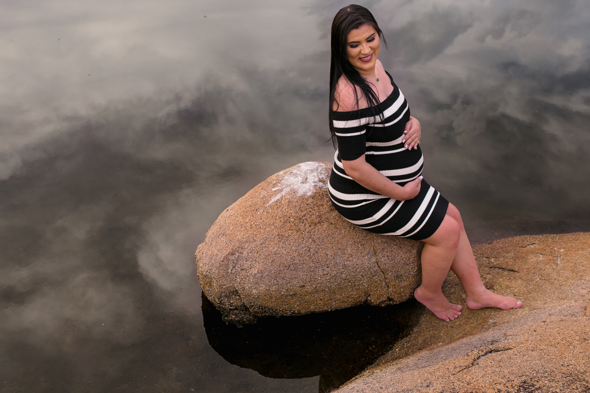 ensaiogestante ensaio de casal, foto de casal, foto de gravida , ensaio de gravida, foto externa de gravida, foto de gestante, foto de casal, ensaio de mãe e filho, riacho de santana, bom jesus da lapa, thaty  alves fotografia, bahia, foto sorrindo , feli