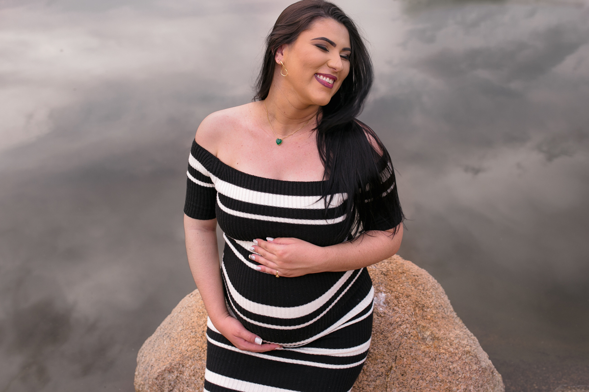 ensaiogestante ensaio de casal, foto de casal, foto de gravida , ensaio de gravida, foto externa de gravida, foto de gestante, foto de casal, ensaio de mãe e filho, riacho de santana, bom jesus da lapa, thaty  alves fotografia, bahia, foto sorrindo , feli