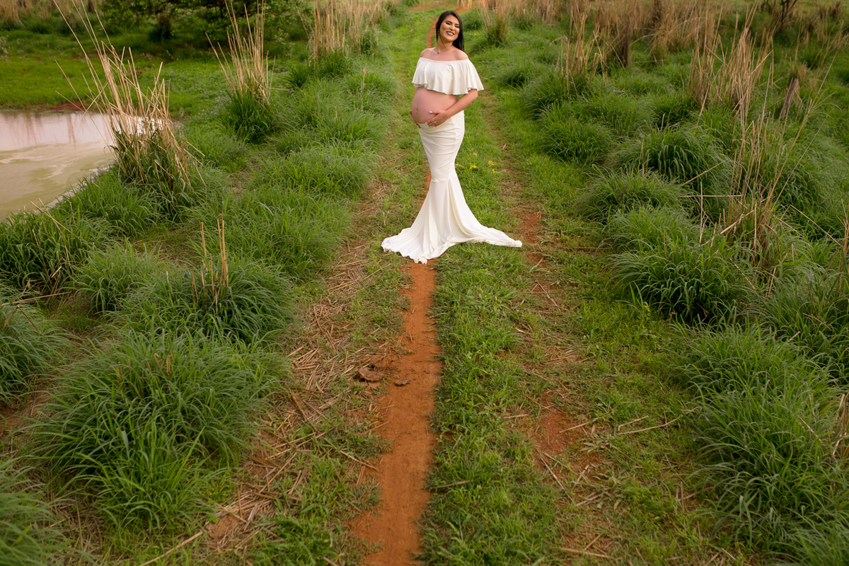 ensaiogestante ensaio de casal, foto de casal, foto de gravida , ensaio de gravida, foto externa de gravida, foto de gestante, foto de casal, ensaio de mãe e filho, riacho de santana, bom jesus da lapa, thaty  alves fotografia, bahia, foto sorrindo , feli