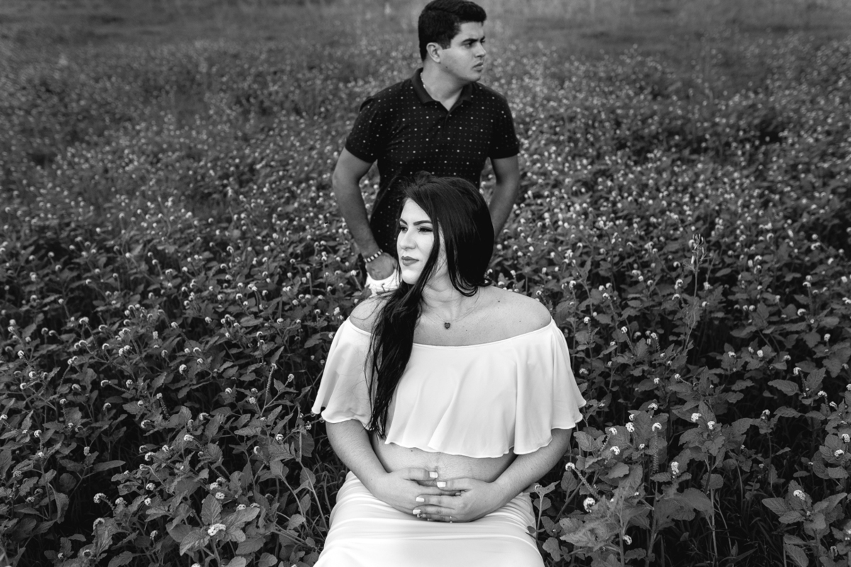 ensaiogestante ensaio de casal, foto de casal, foto de gravida , ensaio de gravida, foto externa de gravida, foto de gestante, foto de casal, ensaio de mãe e filho, riacho de santana, bom jesus da lapa, thaty  alves fotografia, bahia, foto sorrindo , feli