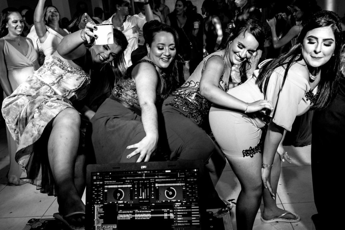  #noiva #weddings #wedding #weddingday #universodasnoivas #weddingdress #casamento #casamentos #vestidodenoiva #madrinha #cerimonia #assessoria  #dresses #instadress #bride #bridal #wedding #weddinginspiration #lapisdenoiva #casamento #fotografodecasament