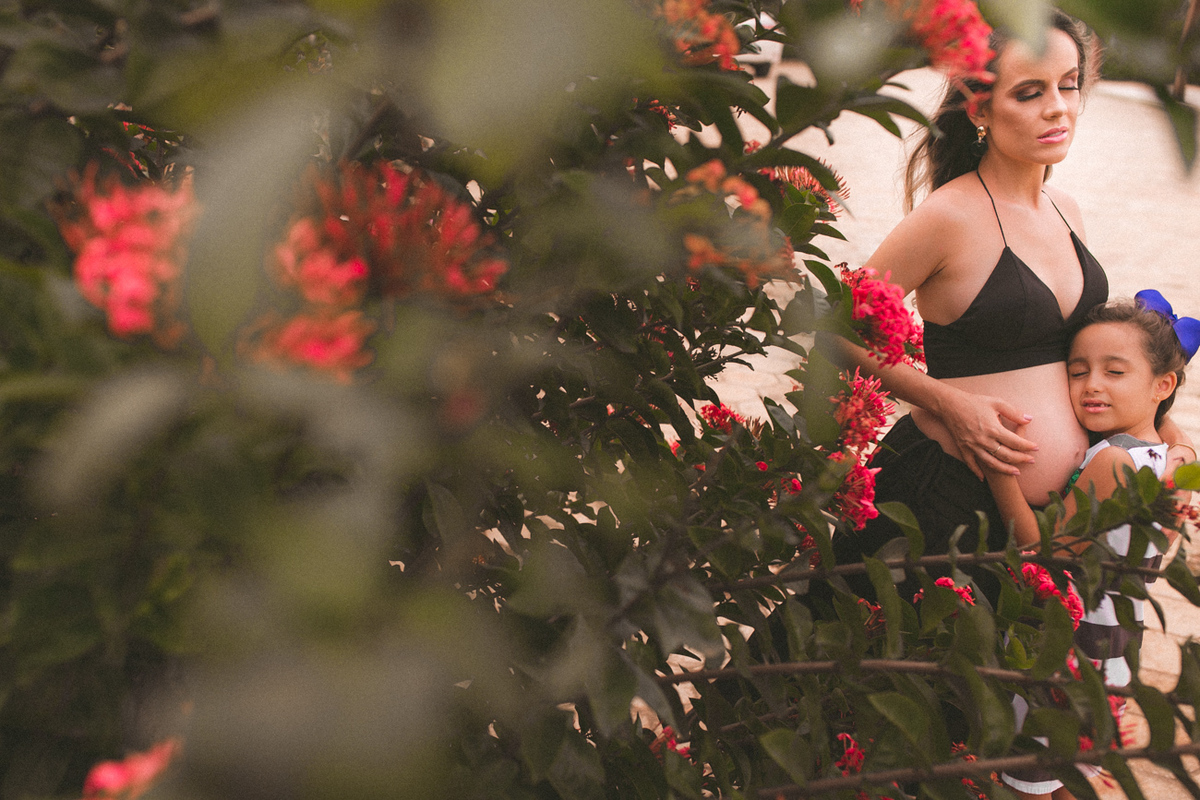 ensaiogestante ensaio de casal, foto de casal, foto de gravida , ensaio de gravida, foto externa de gravida, foto de gestante, foto de casal, ensaio de mãe e filho, riacho de santana, bom jesus da lapa, thaty  alves fotografia, bahia, foto sorrindo , feli