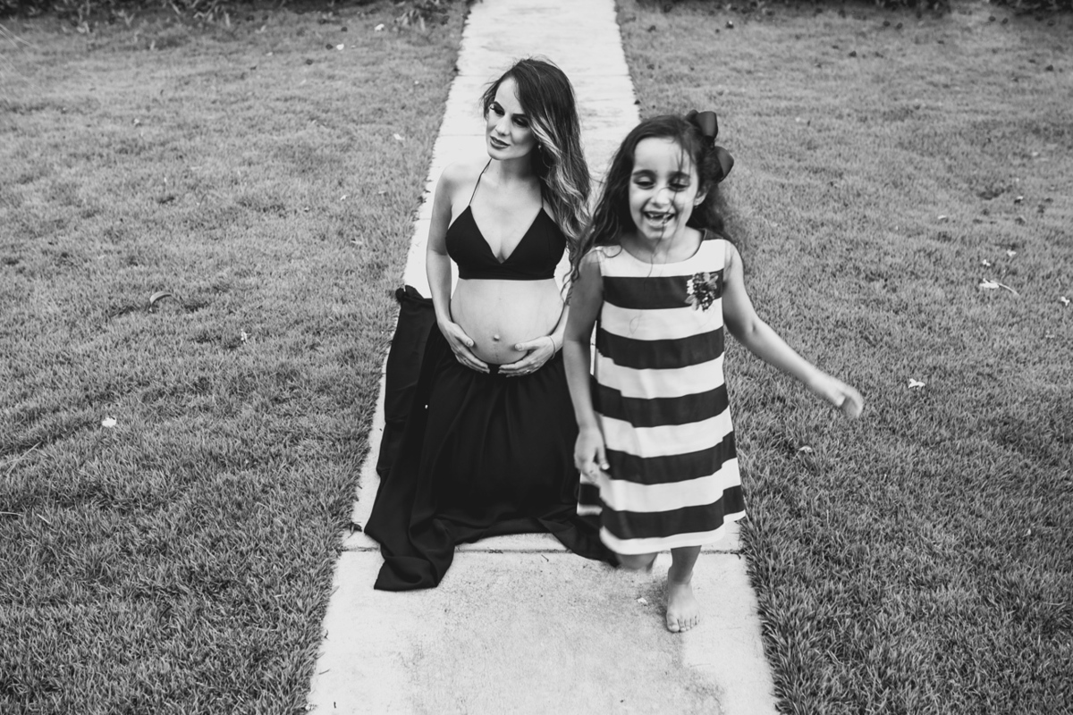 ensaiogestante ensaio de casal, foto de casal, foto de gravida , ensaio de gravida, foto externa de gravida, foto de gestante, foto de casal, ensaio de mãe e filho, riacho de santana, bom jesus da lapa, thaty  alves fotografia, bahia, foto sorrindo , feli