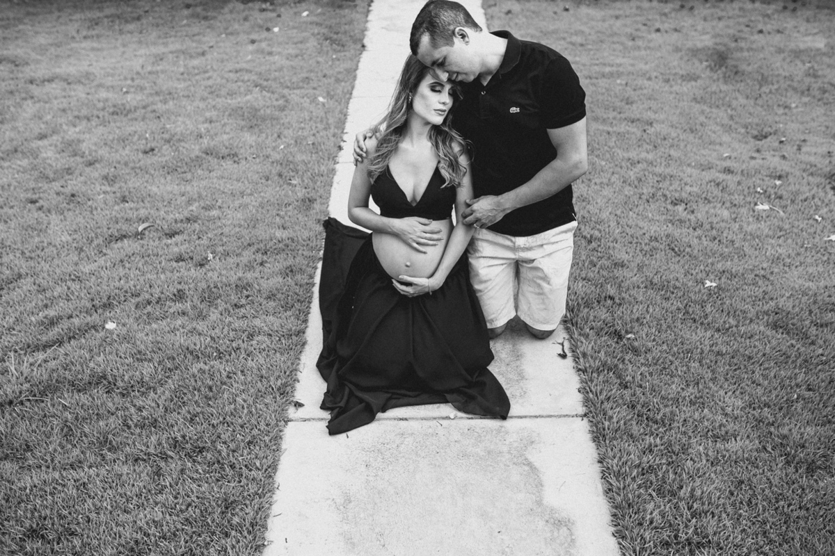 ensaiogestante ensaio de casal, foto de casal, foto de gravida , ensaio de gravida, foto externa de gravida, foto de gestante, foto de casal, ensaio de mãe e filho, riacho de santana, bom jesus da lapa, thaty  alves fotografia, bahia, foto sorrindo , feli