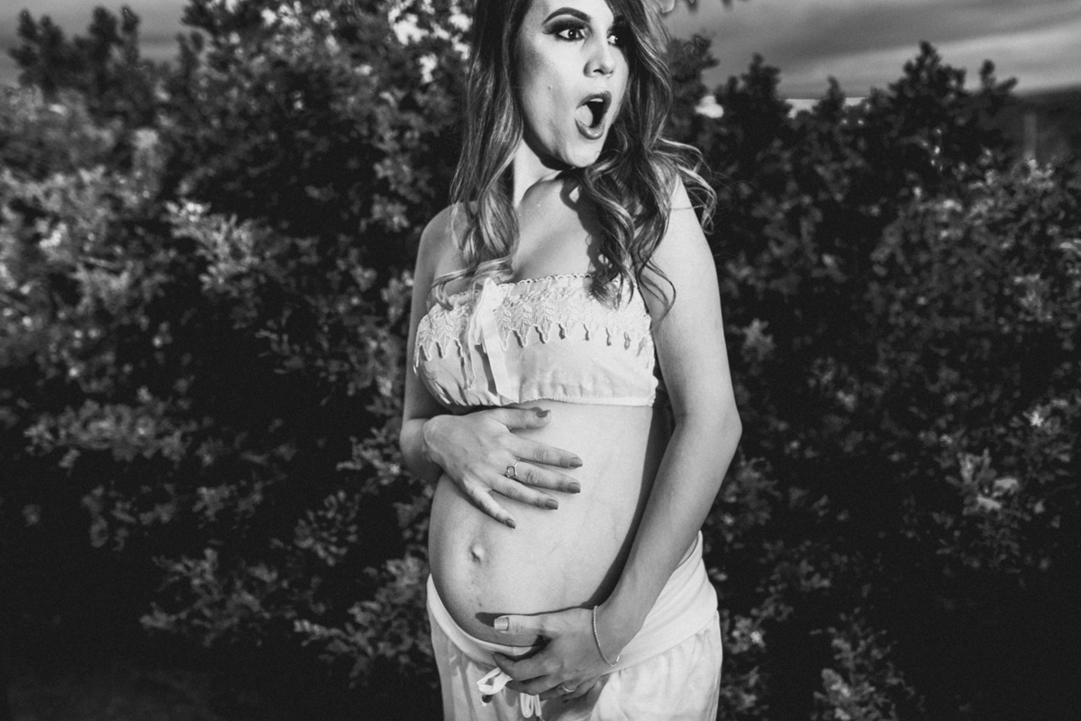 ensaiogestante ensaio de casal, foto de casal, foto de gravida , ensaio de gravida, foto externa de gravida, foto de gestante, foto de casal, ensaio de mãe e filho, riacho de santana, bom jesus da lapa, thaty  alves fotografia, bahia, foto sorrindo , feli