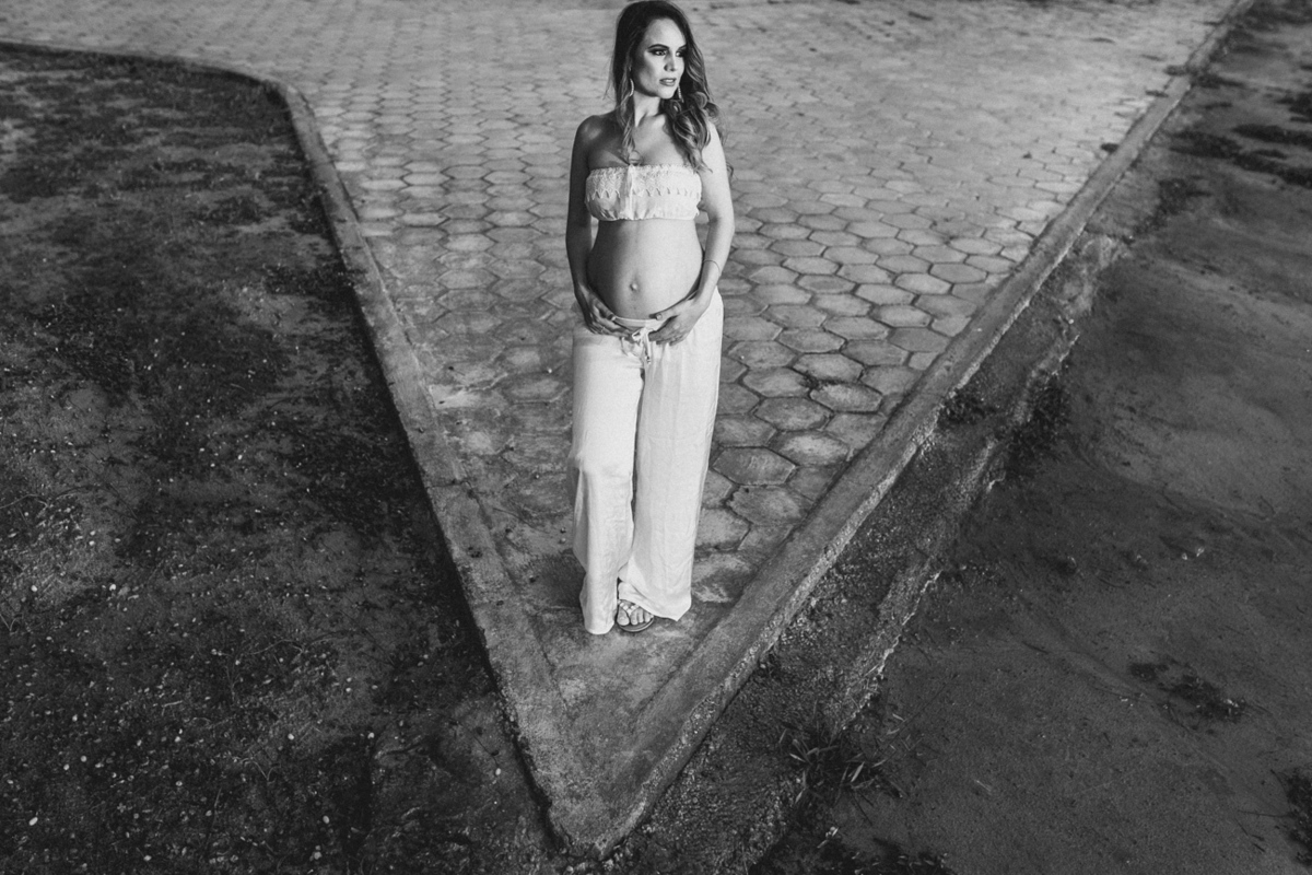 ensaiogestante ensaio de casal, foto de casal, foto de gravida , ensaio de gravida, foto externa de gravida, foto de gestante, foto de casal, ensaio de mãe e filho, riacho de santana, bom jesus da lapa, thaty  alves fotografia, bahia, foto sorrindo , feli