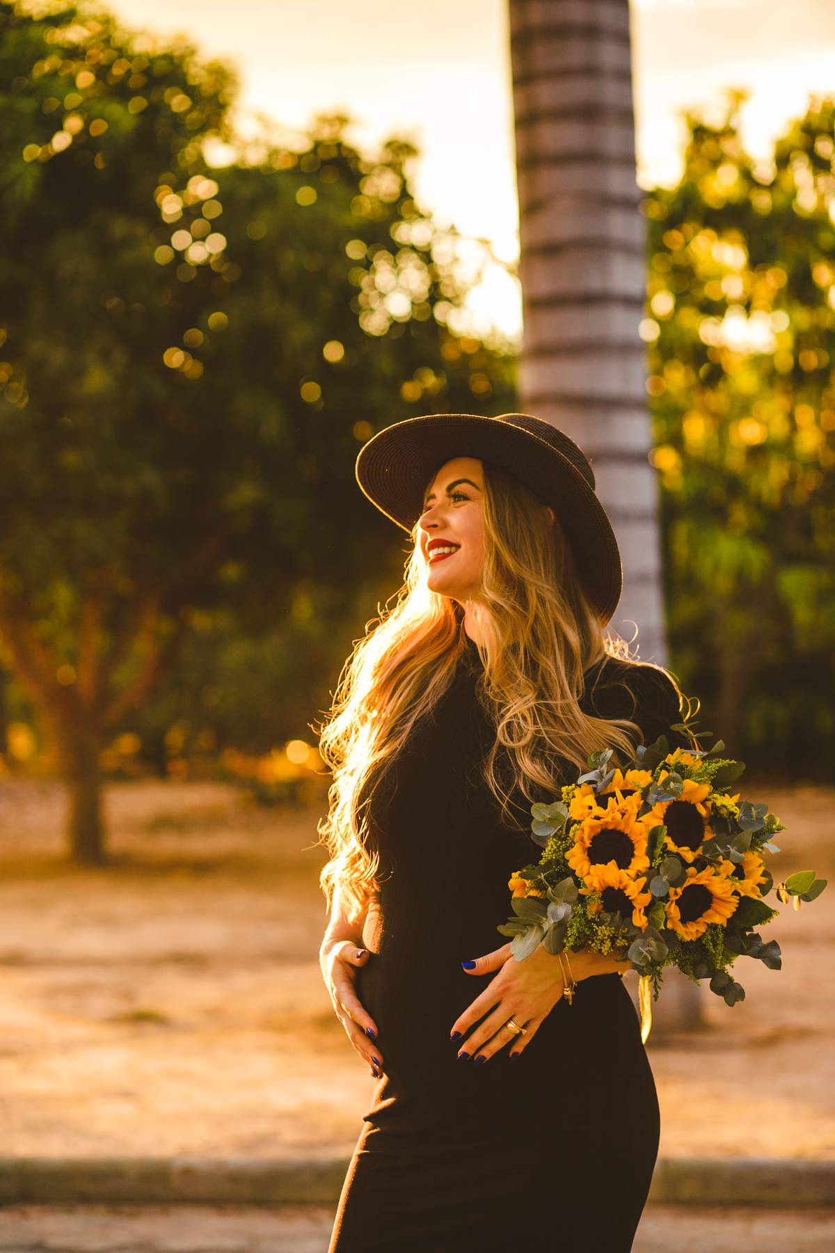 ensaiogestante ensaio de casal, foto de casal, foto de gravida , ensaio de gravida, foto externa de gravida, foto de gestante, foto de casal, ensaio de mãe e filho, riacho de santana, bom jesus da lapa, thaty  alves fotografia, bahia, foto sorrindo , feli
