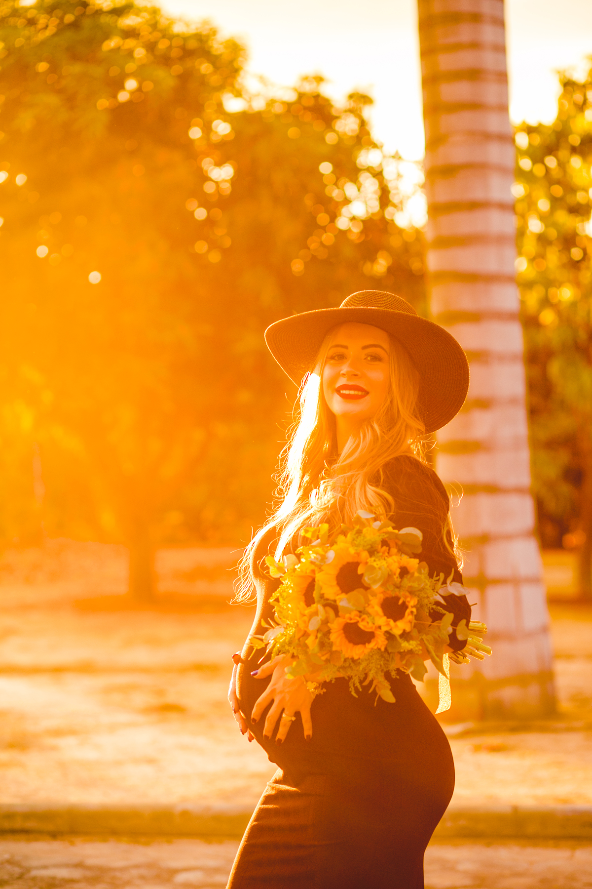 ensaiogestante ensaio de casal, foto de casal, foto de gravida , ensaio de gravida, foto externa de gravida, foto de gestante, foto de casal, ensaio de mãe e filho, riacho de santana, bom jesus da lapa, thaty  alves fotografia, bahia, foto sorrindo , feli