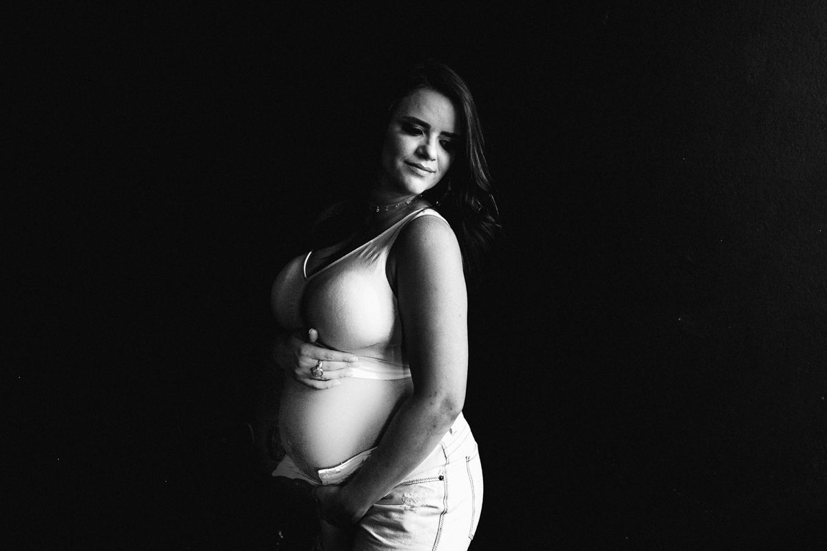 ensaiogestante ensaio de casal, foto de casal, foto de gravida , ensaio de gravida, foto externa de gravida, foto de gestante, foto de casal, ensaio de mãe e filho, riacho de santana, bom jesus da lapa, thaty  alves fotografia, bahia, foto sorrindo , feli