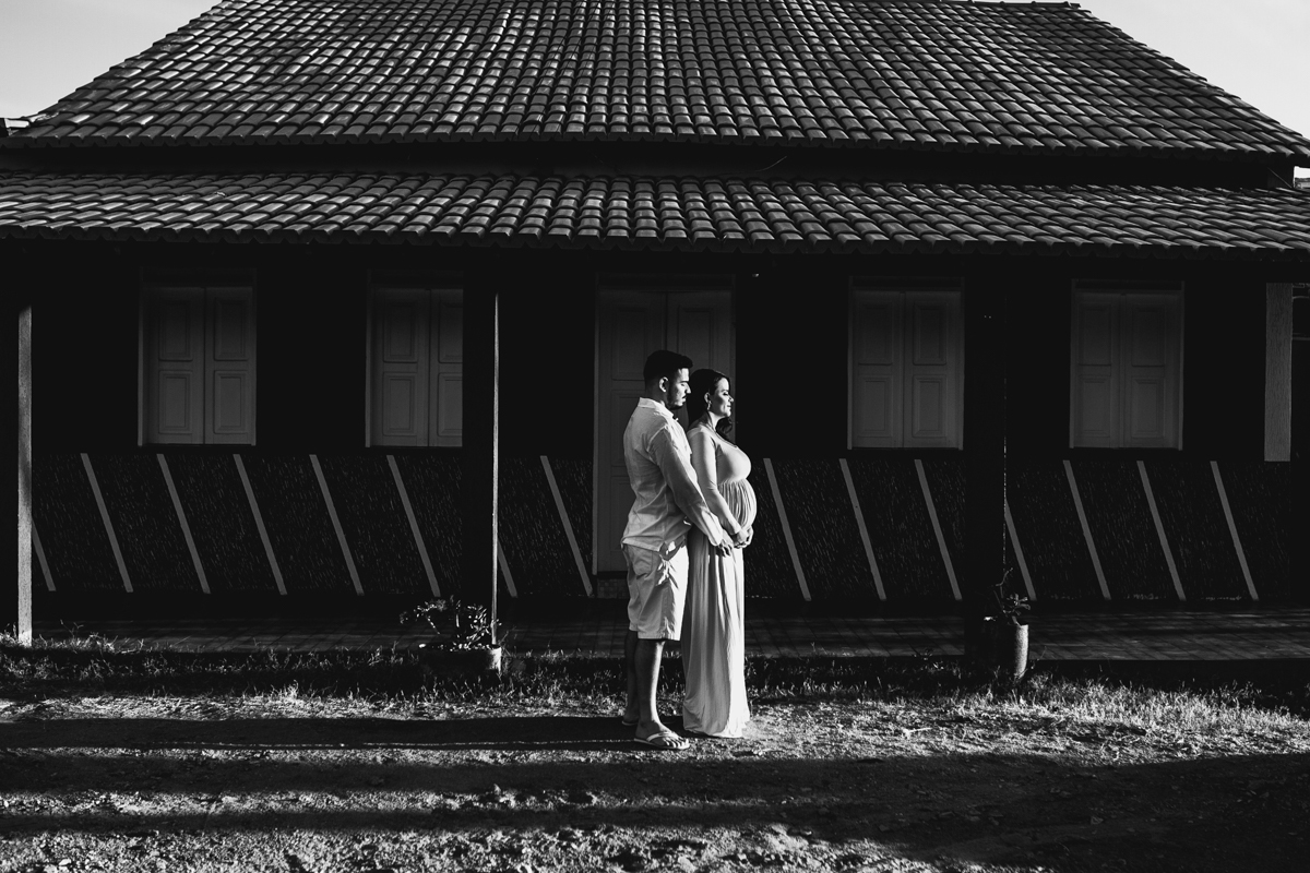ensaiogestante ensaio de casal, foto de casal, foto de gravida , ensaio de gravida, foto externa de gravida, foto de gestante, foto de casal, ensaio de mãe e filho, riacho de santana, bom jesus da lapa, thaty  alves fotografia, bahia, foto sorrindo , feli