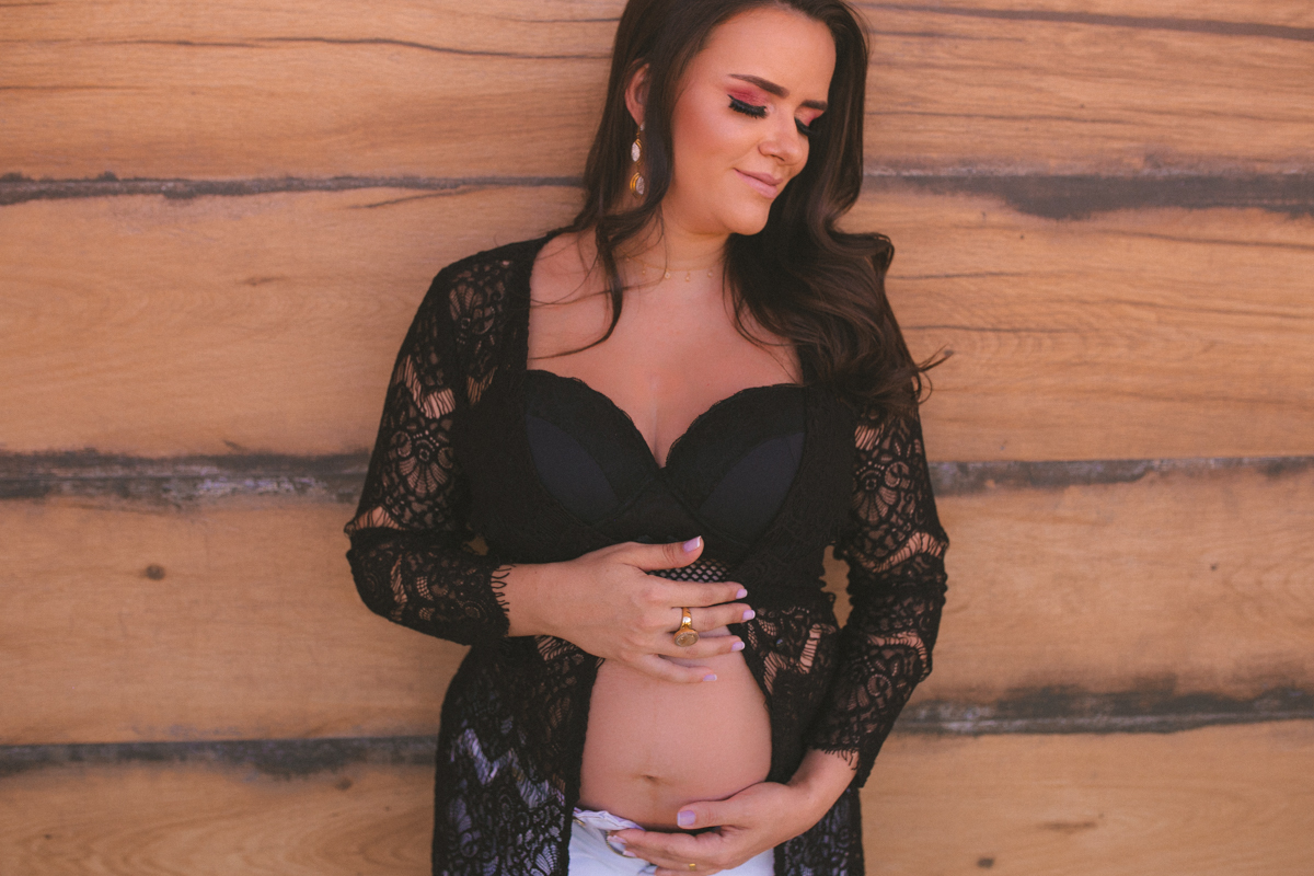 ensaiogestante ensaio de casal, foto de casal, foto de gravida , ensaio de gravida, foto externa de gravida, foto de gestante, foto de casal, ensaio de mãe e filho, riacho de santana, bom jesus da lapa, thaty  alves fotografia, bahia, foto sorrindo , feli