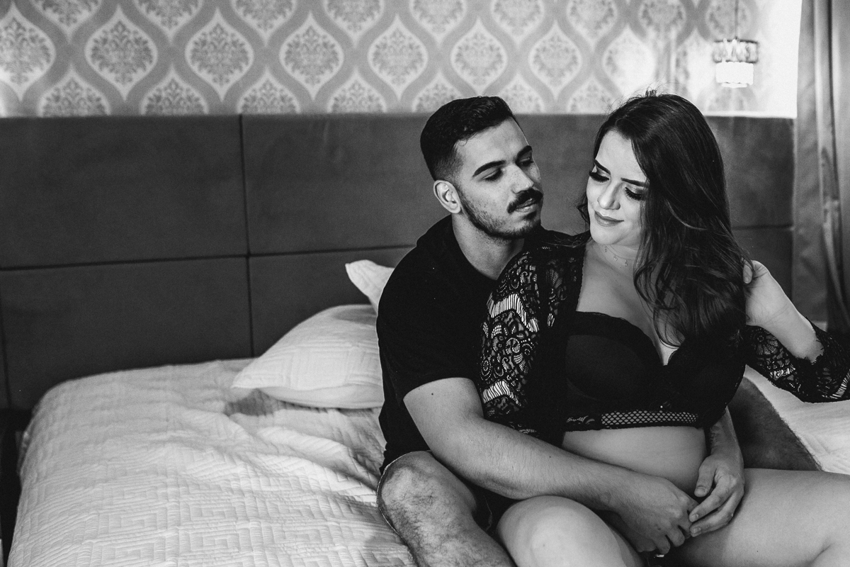 ensaiogestante ensaio de casal, foto de casal, foto de gravida , ensaio de gravida, foto externa de gravida, foto de gestante, foto de casal, ensaio de mãe e filho, riacho de santana, bom jesus da lapa, thaty  alves fotografia, bahia, foto sorrindo , feli