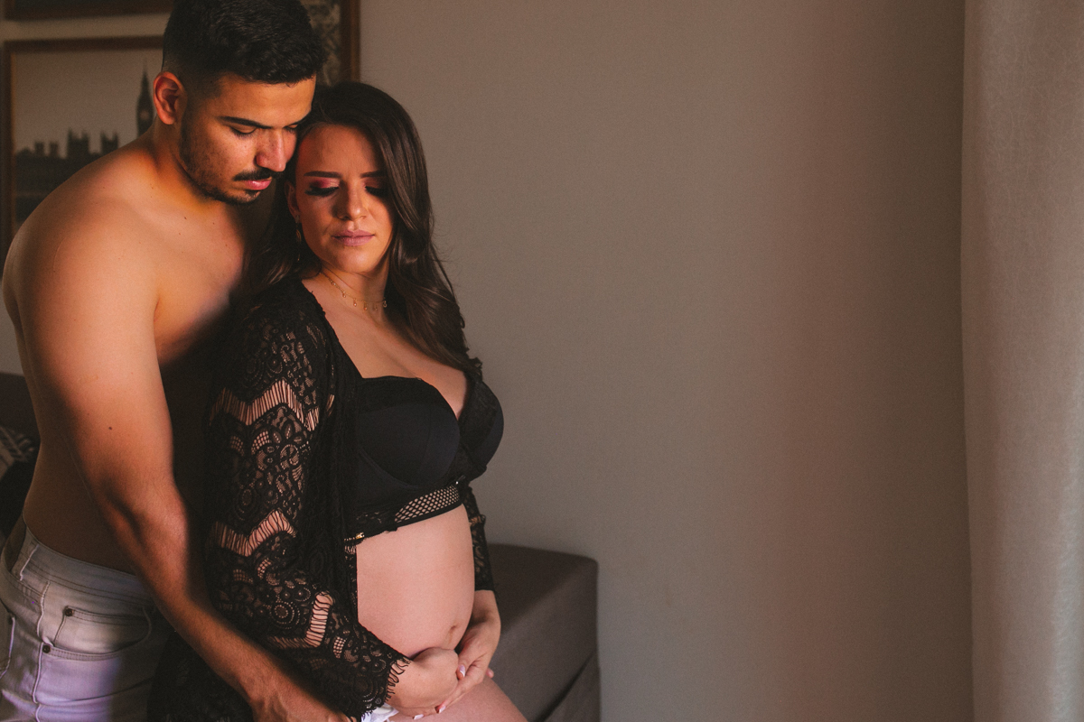 ensaiogestante ensaio de casal, foto de casal, foto de gravida , ensaio de gravida, foto externa de gravida, foto de gestante, foto de casal, ensaio de mãe e filho, riacho de santana, bom jesus da lapa, thaty  alves fotografia, bahia, foto sorrindo , feli