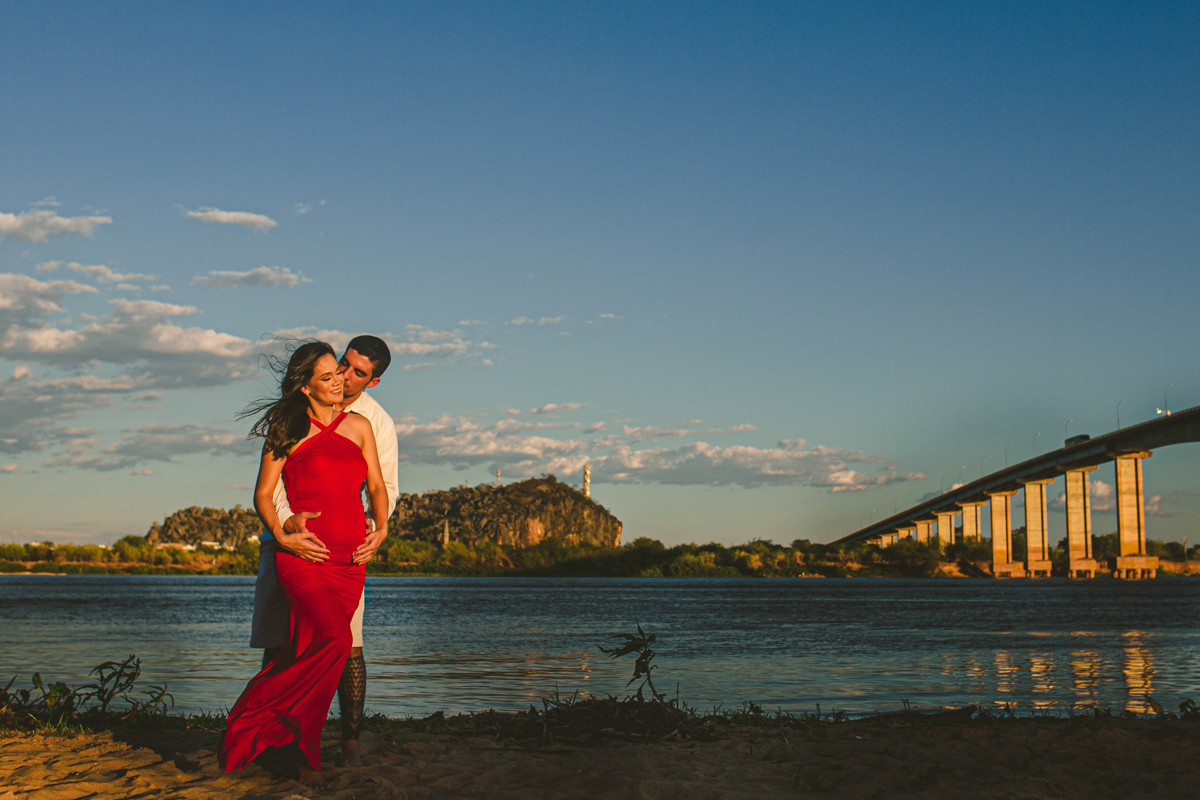 ensaiogestante ensaio de casal, foto de casal, foto de gravida , ensaio de gravida, foto externa de gravida, foto de gestante, foto de casal, ensaio de mãe e filho, riacho de santana, bom jesus da lapa, thaty  alves fotografia, bahia, foto sorrindo , feli