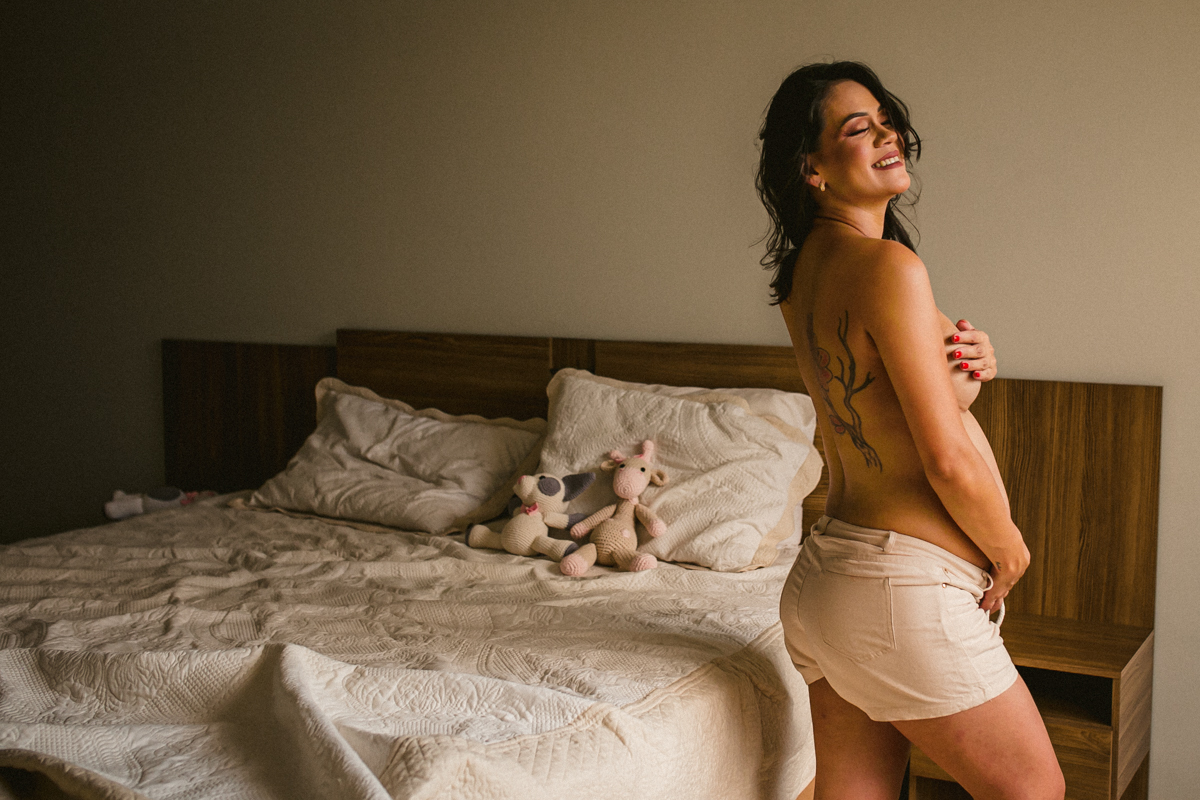 ensaiogestante ensaio de casal, foto de casal, foto de gravida , ensaio de gravida, foto externa de gravida, foto de gestante, foto de casal, ensaio de mãe e filho, riacho de santana, bom jesus da lapa, thaty  alves fotografia, bahia, foto sorrindo , feli