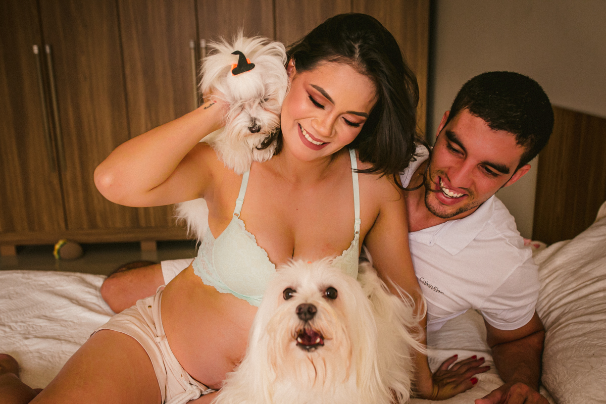 ensaiogestante ensaio de casal, foto de casal, foto de gravida , ensaio de gravida, foto externa de gravida, foto de gestante, foto de casal, ensaio de mãe e filho, riacho de santana, bom jesus da lapa, thaty  alves fotografia, bahia, foto sorrindo , feli