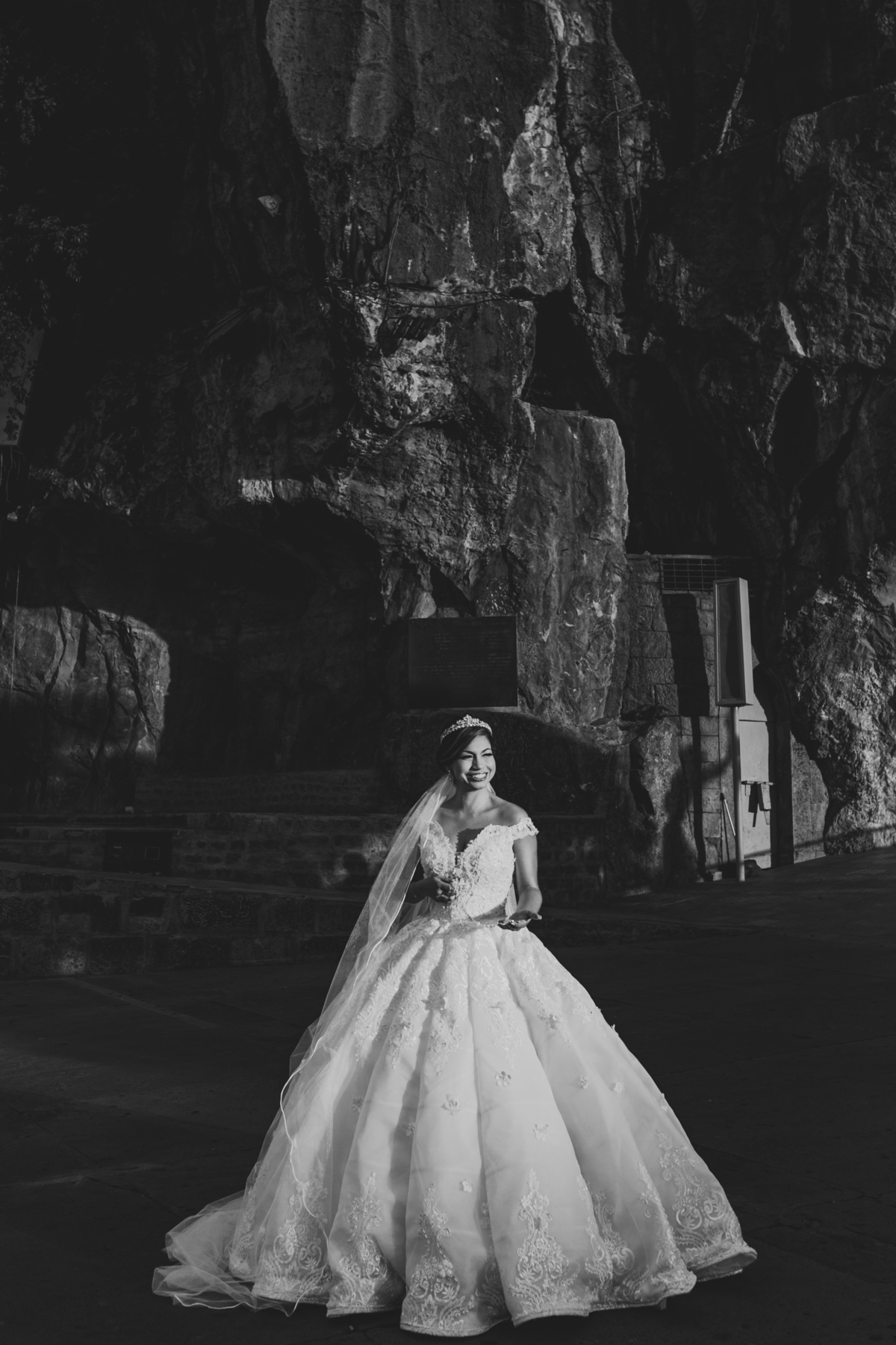 .. #noiva #wedding #weddingday #universodasnoivas #weddingdress #casamento #vestidodenoiva #madrinha#dresses #instadress #bride #weddinginspiration #lapisdenoiva #casamento #fotografodecasamento #weddingphotographer #esession#ensaio #fotografiadecasamento