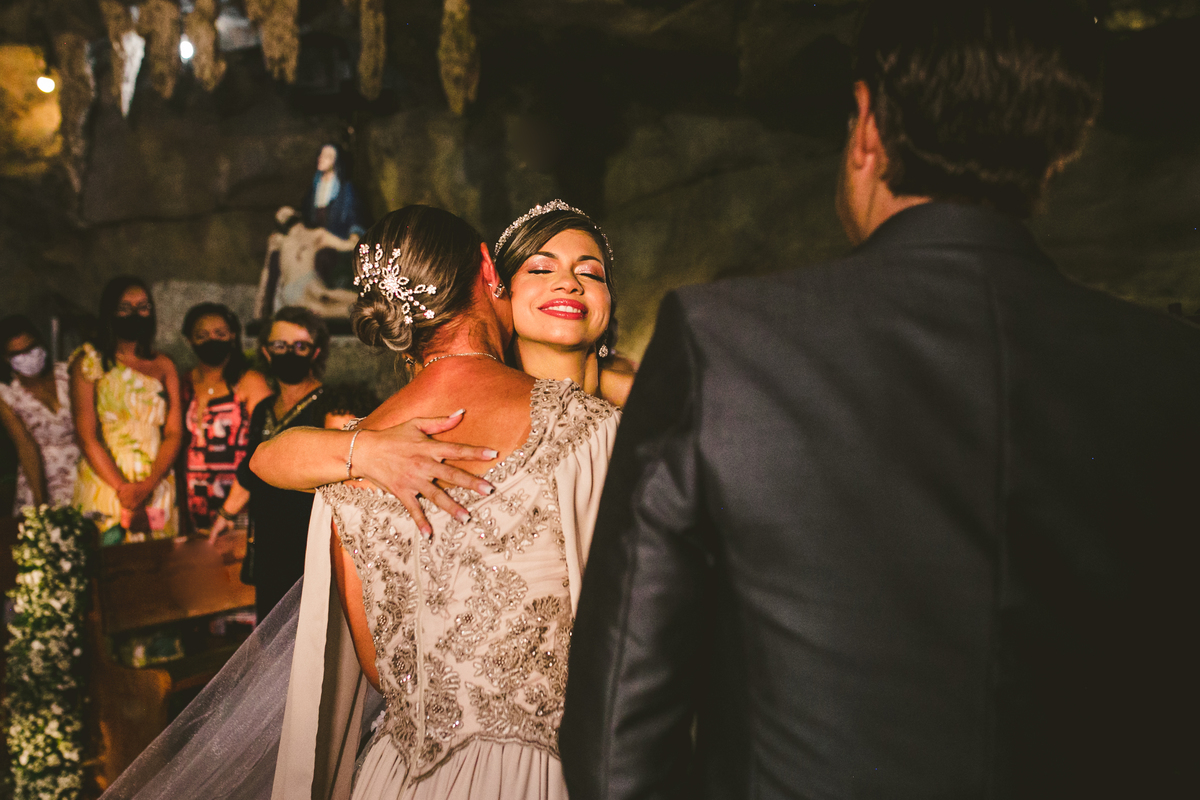 .. #noiva #wedding #weddingday #universodasnoivas #weddingdress #casamento #vestidodenoiva #madrinha#dresses #instadress #bride #weddinginspiration #lapisdenoiva #casamento #fotografodecasamento #weddingphotographer #esession#ensaio #fotografiadecasamento