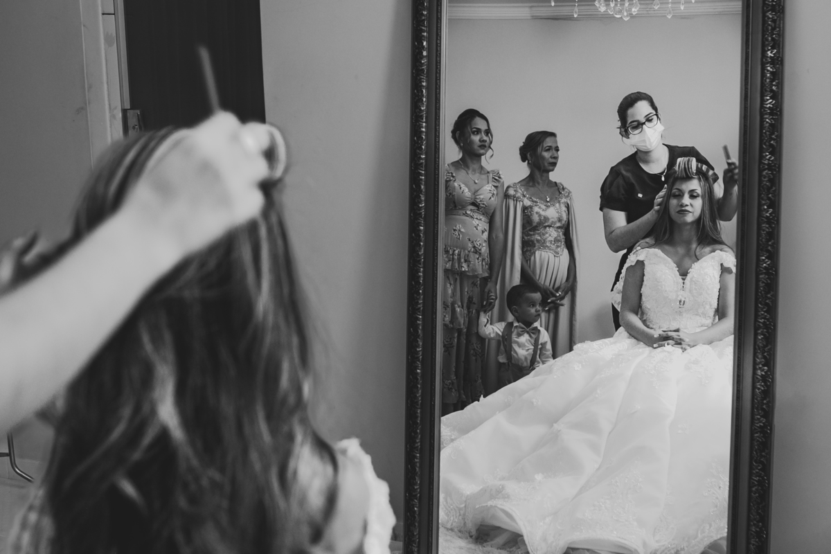 .. #noiva #wedding #weddingday #universodasnoivas #weddingdress #casamento #vestidodenoiva #madrinha#dresses #instadress #bride #weddinginspiration #lapisdenoiva #casamento #fotografodecasamento #weddingphotographer #esession#ensaio #fotografiadecasamento