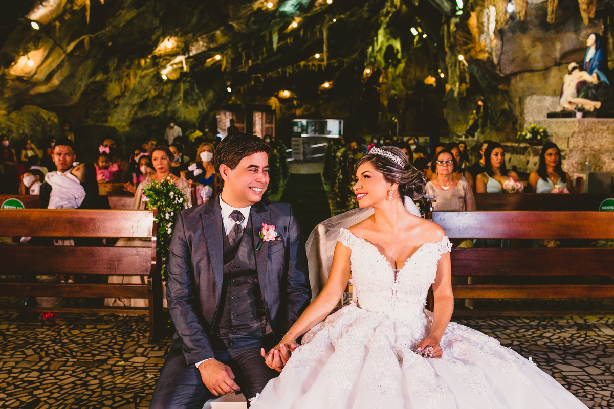 .. #noiva #wedding #weddingday #universodasnoivas #weddingdress #casamento #vestidodenoiva #madrinha#dresses #instadress #bride #weddinginspiration #lapisdenoiva #casamento #fotografodecasamento #weddingphotographer #esession#ensaio #fotografiadecasamento