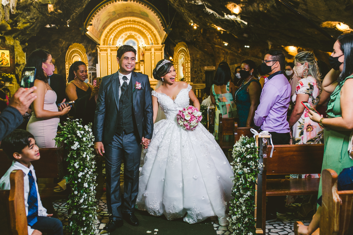 .. #noiva #wedding #weddingday #universodasnoivas #weddingdress #casamento #vestidodenoiva #madrinha#dresses #instadress #bride #weddinginspiration #lapisdenoiva #casamento #fotografodecasamento #weddingphotographer #esession#ensaio #fotografiadecasamento