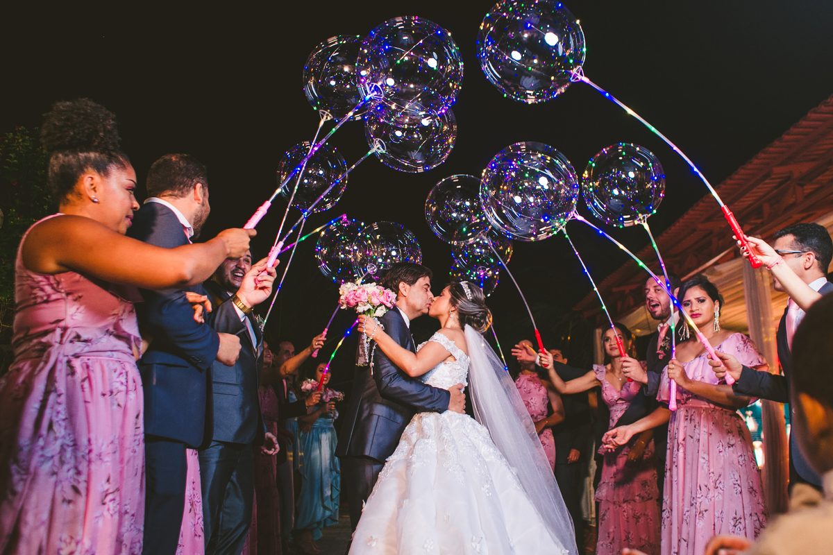 .. #noiva #wedding #weddingday #universodasnoivas #weddingdress #casamento #vestidodenoiva #madrinha#dresses #instadress #bride #weddinginspiration #lapisdenoiva #casamento #fotografodecasamento #weddingphotographer #esession#ensaio #fotografiadecasamento
