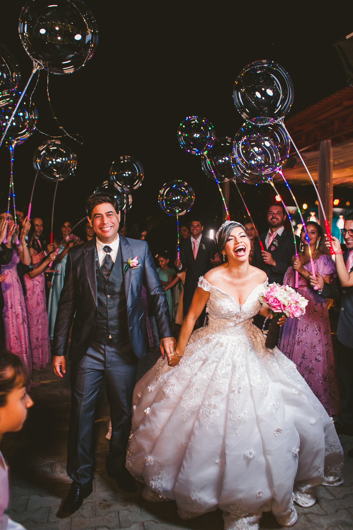 .. #noiva #wedding #weddingday #universodasnoivas #weddingdress #casamento #vestidodenoiva #madrinha#dresses #instadress #bride #weddinginspiration #lapisdenoiva #casamento #fotografodecasamento #weddingphotographer #esession#ensaio #fotografiadecasamento