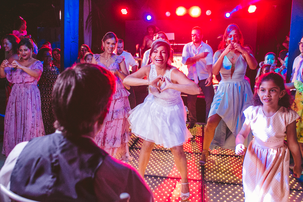 .. #noiva #wedding #weddingday #universodasnoivas #weddingdress #casamento #vestidodenoiva #madrinha#dresses #instadress #bride #weddinginspiration #lapisdenoiva #casamento #fotografodecasamento #weddingphotographer #esession#ensaio #fotografiadecasamento