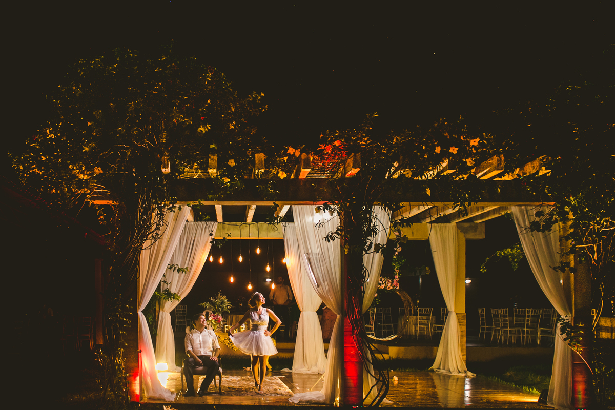 .. #noiva #wedding #weddingday #universodasnoivas #weddingdress #casamento #vestidodenoiva #madrinha#dresses #instadress #bride #weddinginspiration #lapisdenoiva #casamento #fotografodecasamento #weddingphotographer #esession#ensaio #fotografiadecasamento